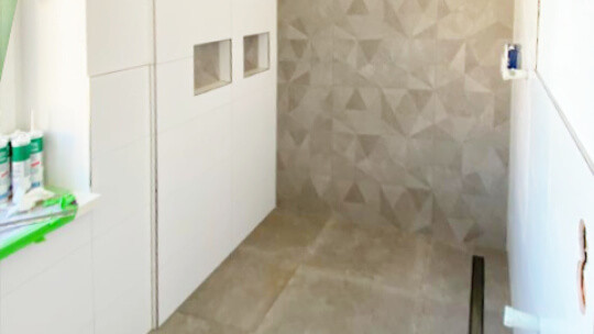 Sie hätten gern ein kostenfreies und unverbindliches Angebot für einen (barriere&shy;freien) Bad&shy;umbau? Wir kommen, sehen, planen und kalkulieren für Sie.