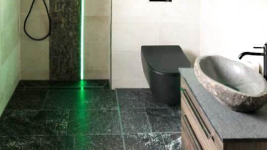 Sie suchen einen Fliesenleger im Raum Leipzig, um Bad und/oder Gäste-‍WC zu modernisieren? FESA – Das Fliesenteam ist gern für Sie da.